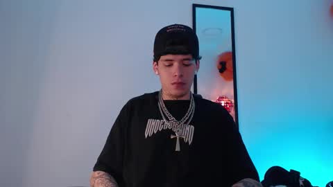 anhonymus online show from 10-31-25, 08:54