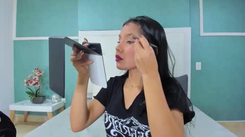 Ania online show from 10-17-25, 03:25