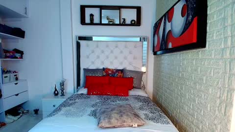 Snapshot of anielli69 chatting on 10-18-25, 12:13 laura online show from 10-18-25, 12:13