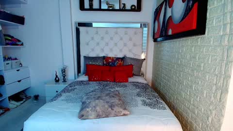 Snapshot of anielli69 chatting on 10-31-25, 12:55 laura online show from 10-31-25, 12:55