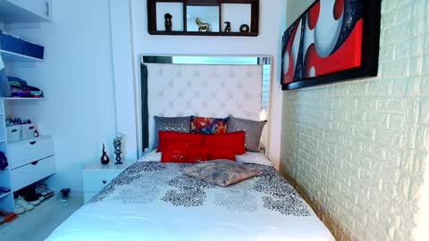 Snapshot of anielli69 chatting on 11-06-25, 07:26 laura online show from 11-06-25, 07:26