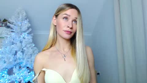 Snapshot of anita_delicious chatting on 12-18-25, 10:38 anita_delicious online show from 12-18-25, 10:38