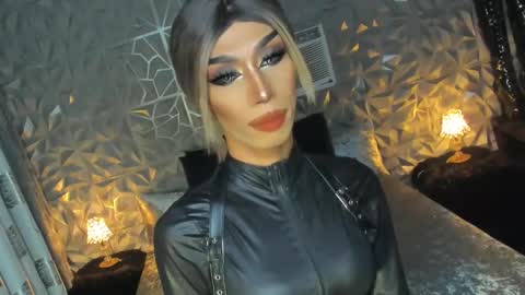 Snapshot of anitacruisze chatting on 01-06-25, 12:46 Miss Ann online show from 01-06-25, 12:46