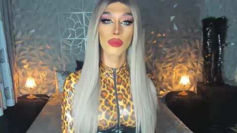 Snapshot of anitacruisze chatting on 01-09-25, 11:34 Miss Ann online show from 01-09-25, 11:34