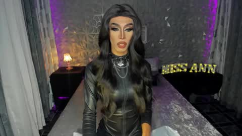 Snapshot of anitacruisze chatting on 01-19-25, 01:10 Miss Ann online show from 01-19-25, 01:10