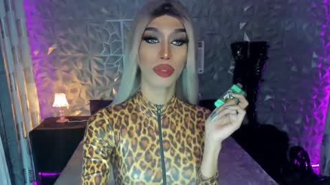 Snapshot of anitacruisze chatting on 01-24-25, 10:19 Miss Ann online show from 01-24-25, 10:19