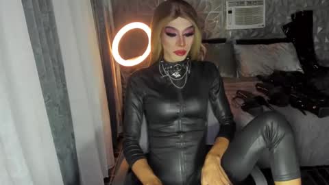 Snapshot of anitacruisze chatting on 02-20-25, 01:30 Miss Ann online show from 02-20-25, 01:30