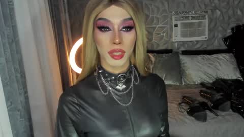 Snapshot of anitacruisze chatting on 02-20-25, 04:36 Miss Ann online show from 02-20-25, 04:36