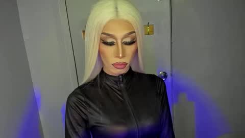 Snapshot of anitacruisze chatting on 09-20-25, 02:01 Miss Ann online show from 09-20-25, 02:01