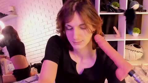 Angel online show from 11-19-25, 06:41