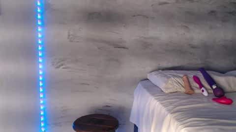 Hello My name is NaiaraPv is OPEN online show from 03-04-25, 02:06