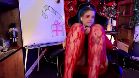 Snapshot of anna_bloom_ chatting on 12-25-24, 07:13 Violett online show from 12-25-24, 07:13