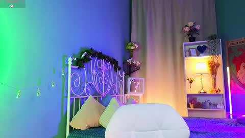 Snapshot of anna_bloom_ chatting on 01-09-25, 04:28 Violett online show from 01-09-25, 04:28