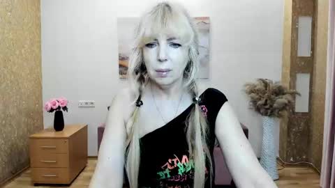 Anna Ditrih online show from 05-16-26, 11:42