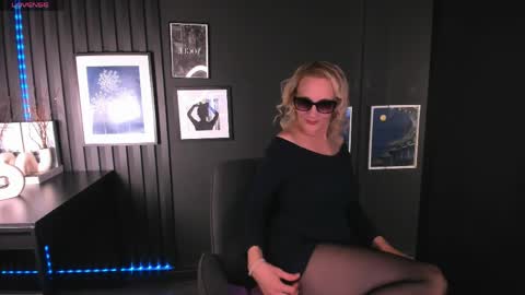 Anna online show from 05-17-26, 05:38