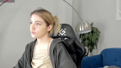 Anna online show from 01-06-25, 01:09