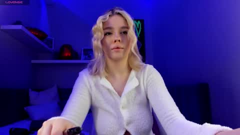 Snapshot of anna_robinson chatting on 03-05-26, 12:39 Anna online show from 03-05-26, 12:39