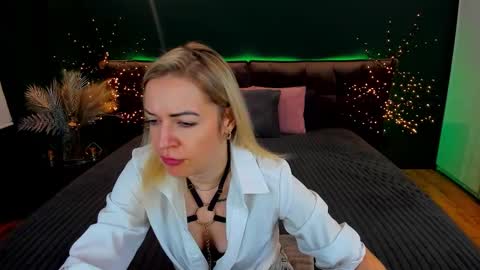 Snapshot of anna_snow9 chatting on 09-15-25, 12:05 anna_snow9 online show from 09-15-25, 12:05