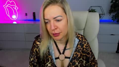 Snapshot of anna_snow9 chatting on 10-03-25, 05:48 anna_snow9 online show from 10-03-25, 05:48