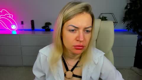 Snapshot of anna_snow9 chatting on 11-05-25, 06:35 anna_snow9 online show from 11-05-25, 06:35