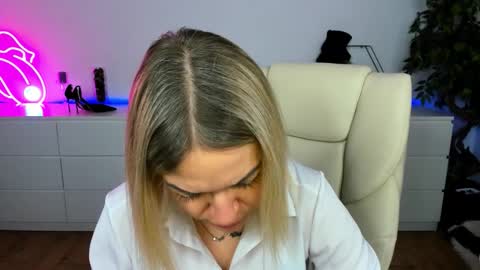 Snapshot of anna_snow9 chatting on 12-01-25, 06:46 anna_snow9 online show from 12-01-25, 06:46