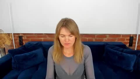 Annabel online show from 10-16-25, 04:08