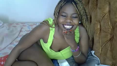 Snapshot of annabellapretty chatting on 11-24-25, 02:06 annabellapretty online show from 11-24-25, 02:06