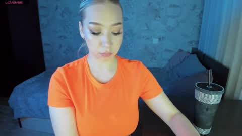 Annabelle online show from 01-15-25, 04:54