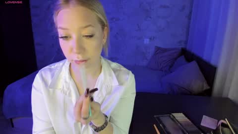 Annabelle online show from 01-16-25, 03:46