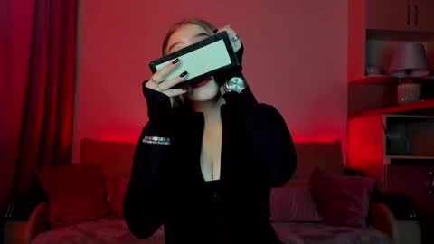 Annabelle online show from 02-22-25, 02:52