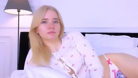 AnnaBelle online show from 10-18-25, 02:25