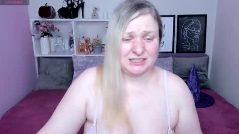 AnnaCherri online show from 10-29-25, 03:53