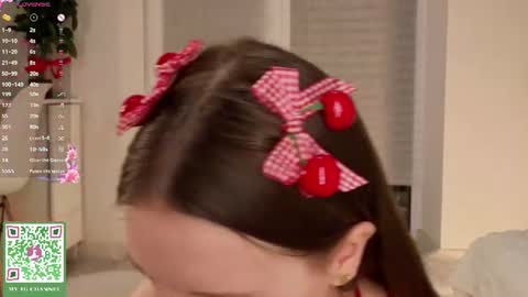 Snapshot of annamarie_foryou chatting on 06-14-26, 11:40 Holly Molly Im Polly online show from 06-14-26, 11:40
