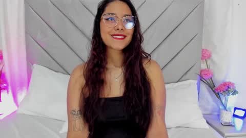 Snapshot of annaqueen_ chatting on 12-27-24, 04:32 Anna online show from 12-27-24, 04:32