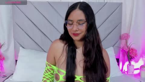 Snapshot of annaqueen_ chatting on 01-09-25, 04:28 Anna online show from 01-09-25, 04:28