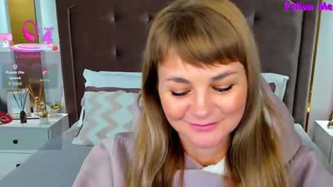 Anna online show from 10-15-25, 01:06