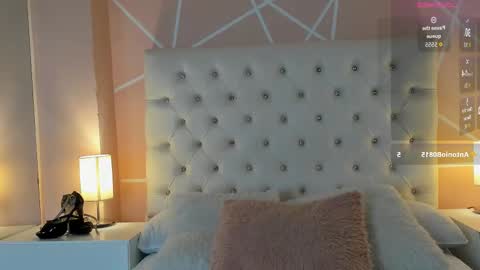 Snapshot of annaswift_ chatting on 10-11-25, 01:49 Anna online show from 10-11-25, 01:49