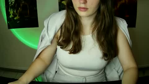 Bella online show from 09-19-25, 09:22