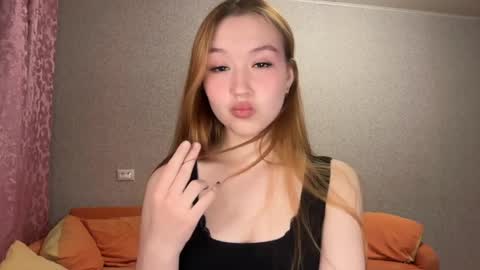 Snapshot of anne_blossomm chatting on 03-28-26, 05:01 anne_blossomm online show from 03-28-26, 05:01