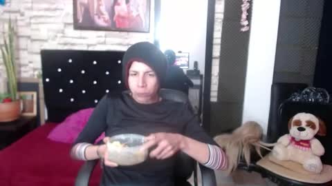 Anne online show from 10-16-25, 05:08