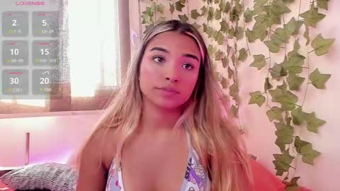Snapshot of annebull_ chatting on 01-18-25, 06:43 Anne online show from 01-18-25, 06:43