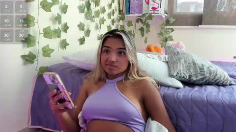 Snapshot of annebull_ chatting on 01-22-25, 08:49 Anne online show from 01-22-25, 08:49