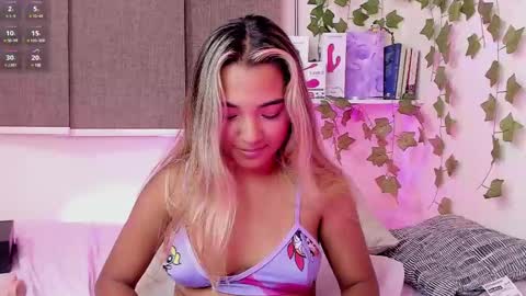 Snapshot of annebull_ chatting on 01-26-25, 03:38 Anne online show from 01-26-25, 03:38
