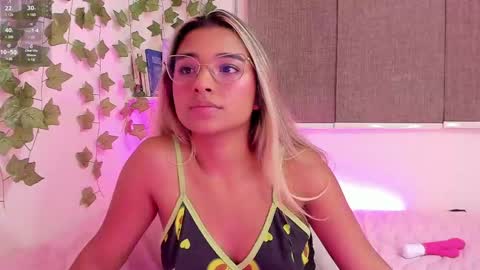 Snapshot of annebull_ chatting on 02-08-25, 11:45 Anne online show from 02-08-25, 11:45