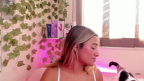 Snapshot of annebull_ chatting on 02-09-25, 06:58 Anne online show from 02-09-25, 06:58