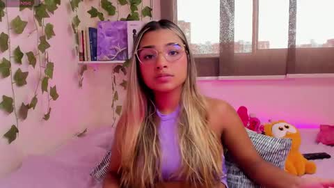 Snapshot of annebull_ chatting on 02-19-25, 09:58 Anne online show from 02-19-25, 09:58