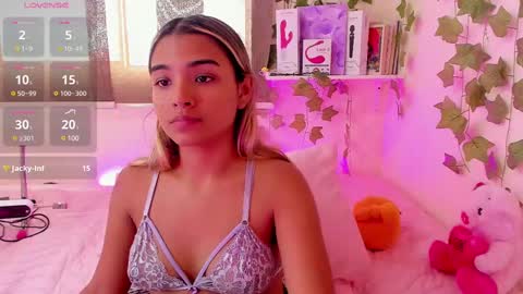 Snapshot of annebull_ chatting on 02-22-25, 08:53 Anne online show from 02-22-25, 08:53