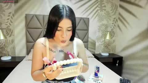 Snapshot of annedixie chatting on 02-13-26, 03:13 Anne online show from 02-13-26, 03:13