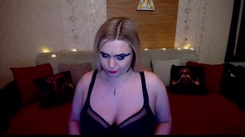 AnnessixReign online show from 12-29-24, 12:20