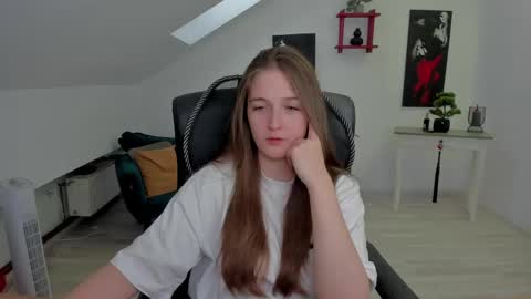 annewilsonn online show from 05-12-26, 04:53